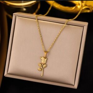 Elegant Gold Rose Pendant Necklace